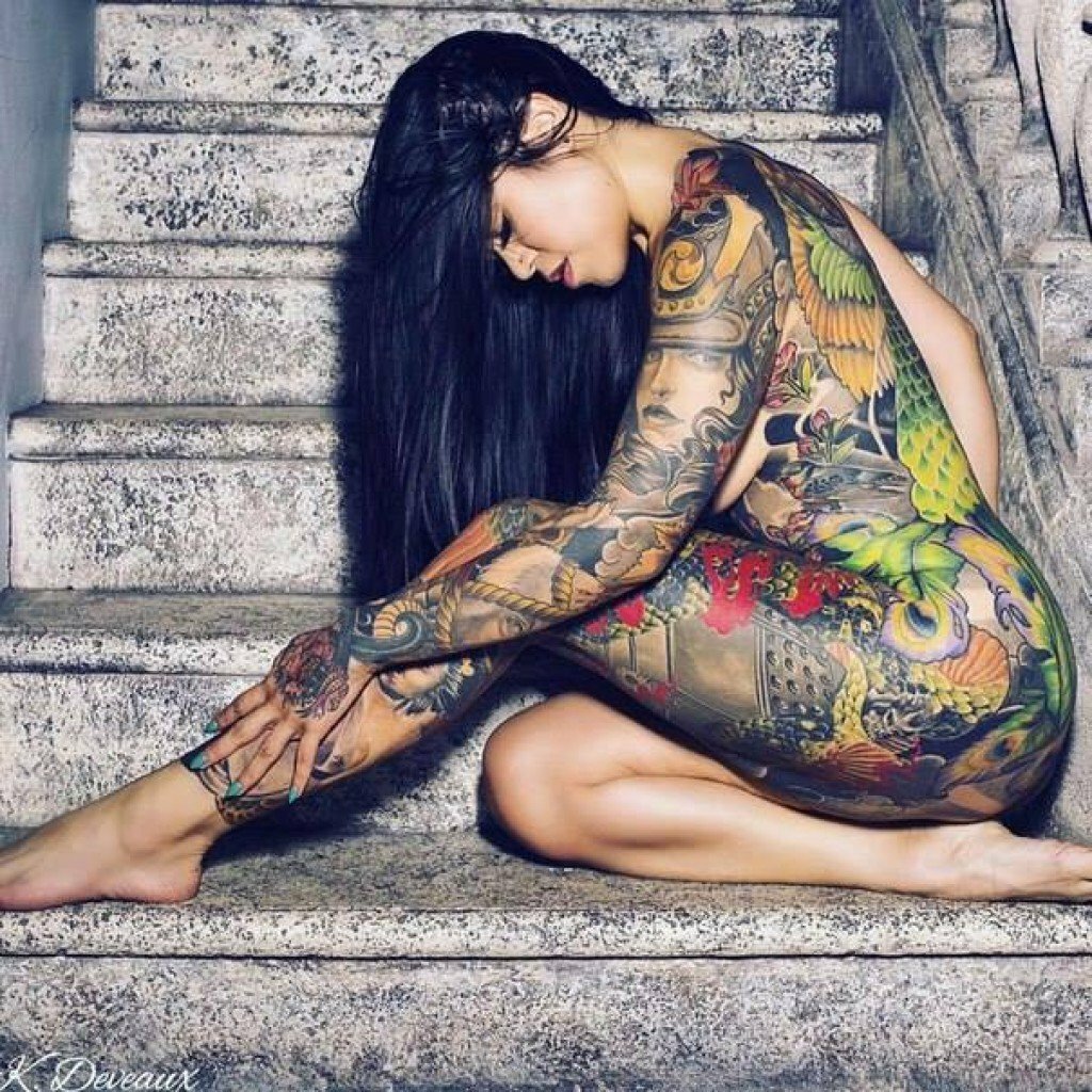 Фото красивых женщин с татуировками